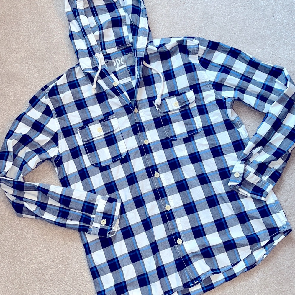 Hooded shirt